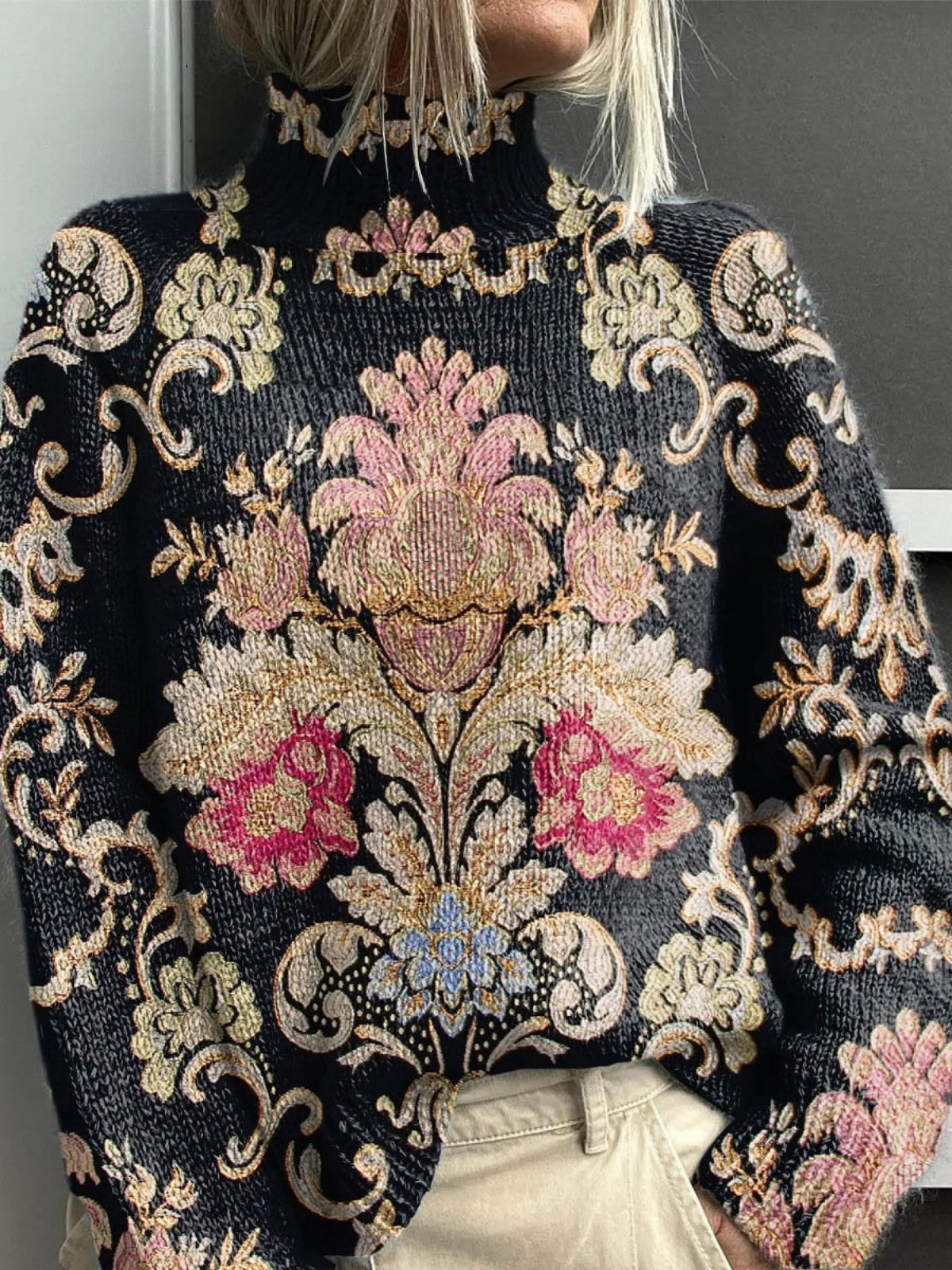 Oriana - Kobiecy vintage sweter z dzianiny z pięknym kwiatowym nadrukiem i golfem-15365235081541-Helena i Kasia Warszawa